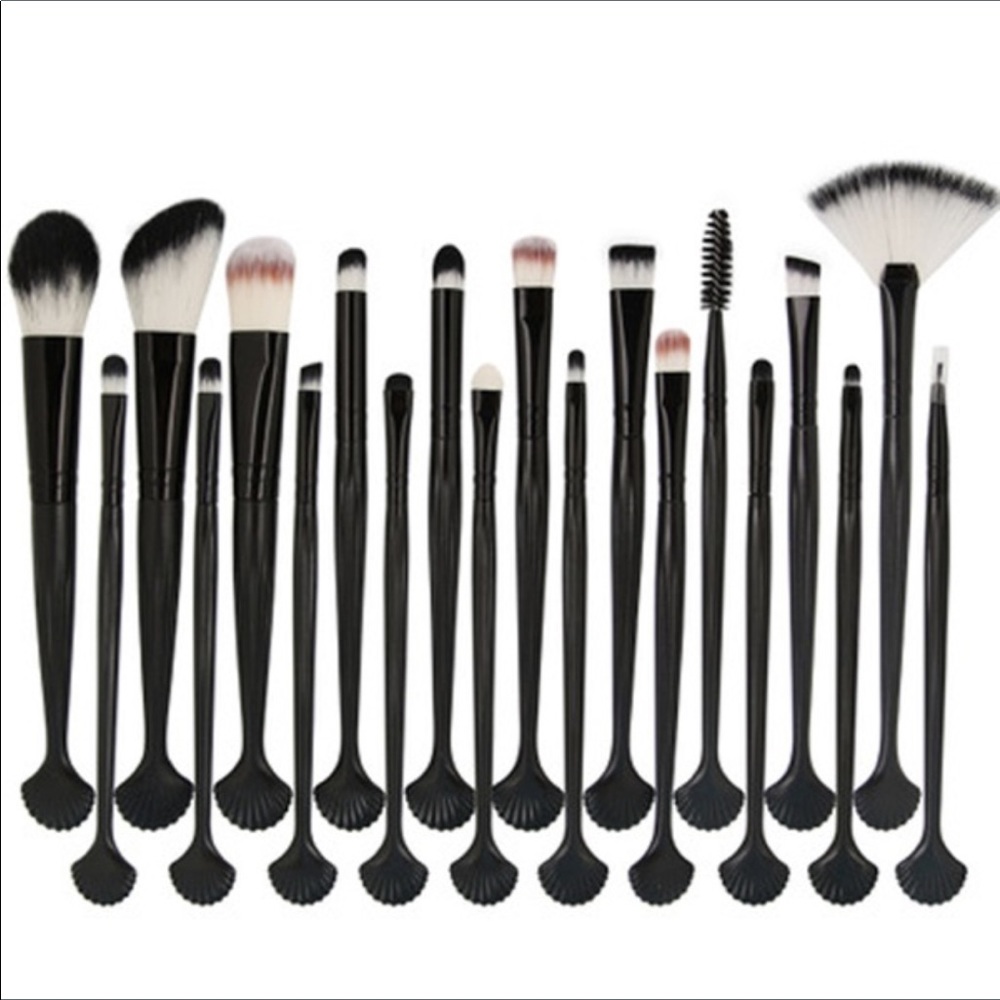 Brand new 20 pc mermaid brush set